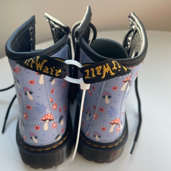 NWOT Dr. Martens Toddler 1460 Patent Woodland Lace Up Boots Size 13 - Picture 14 of 16